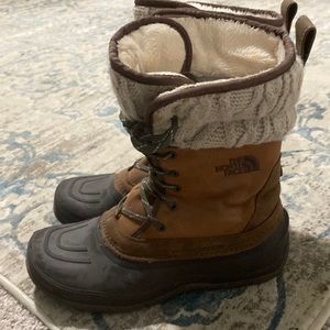 Size 9 north face boots